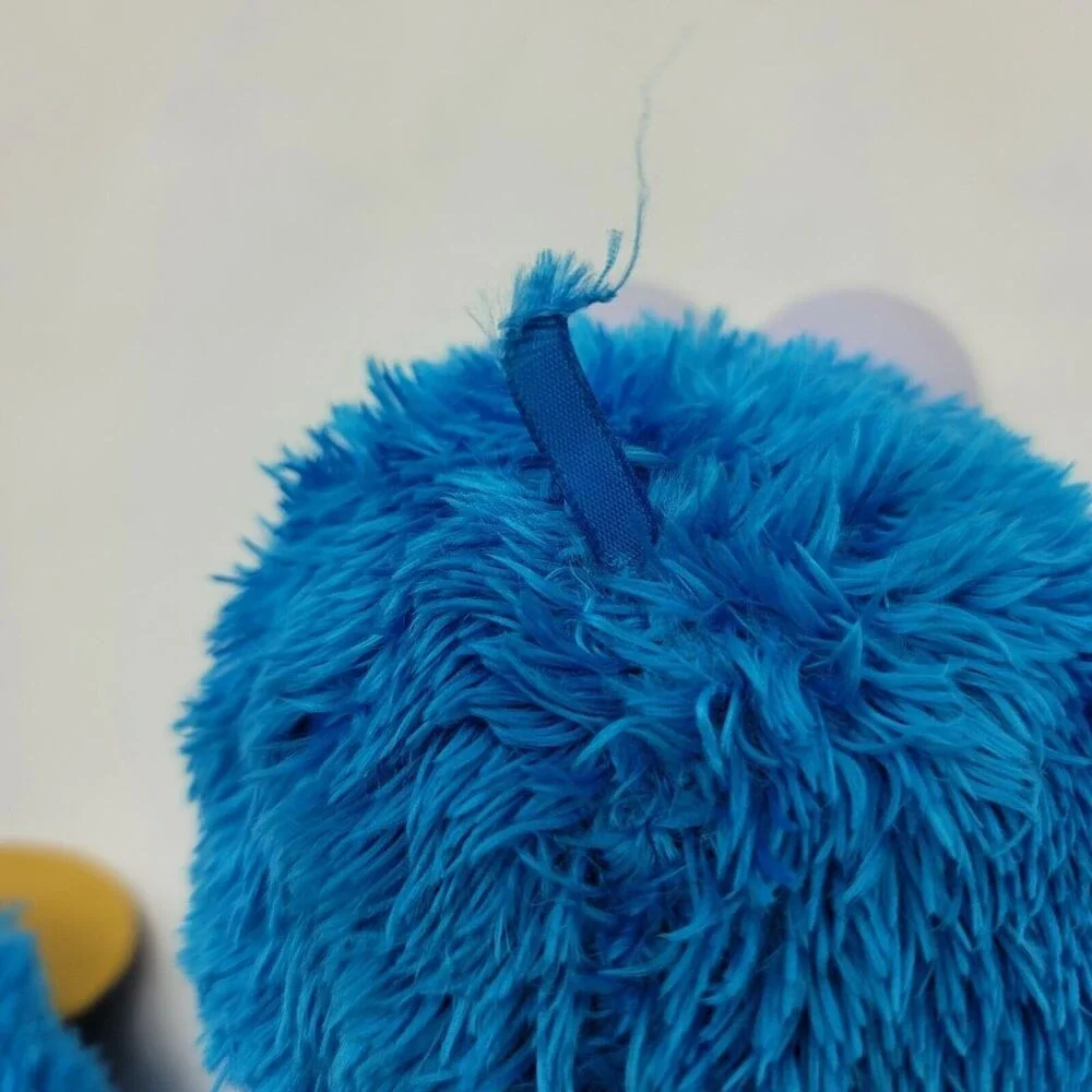 Sesame Street Feed Me Singing Cookie Monster Plush Interactive E1961 Vibrates‎